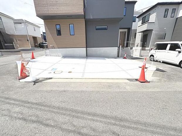 駐車場も完備しておりますのでお車所有の方にも心強いです。