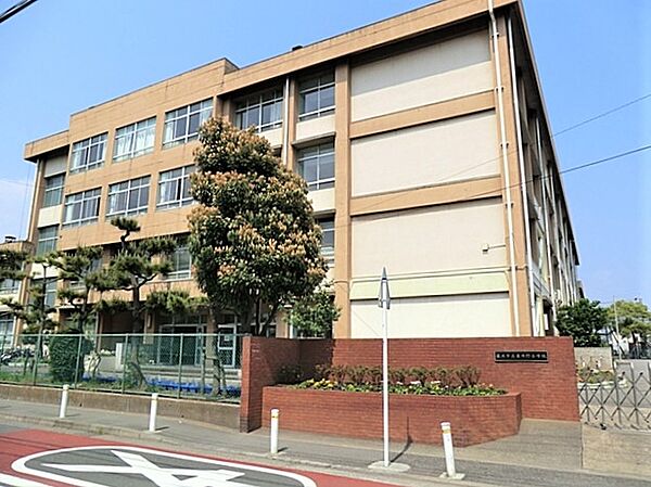 藤沢市立亀井野小学校まで約1400m（徒歩18分）