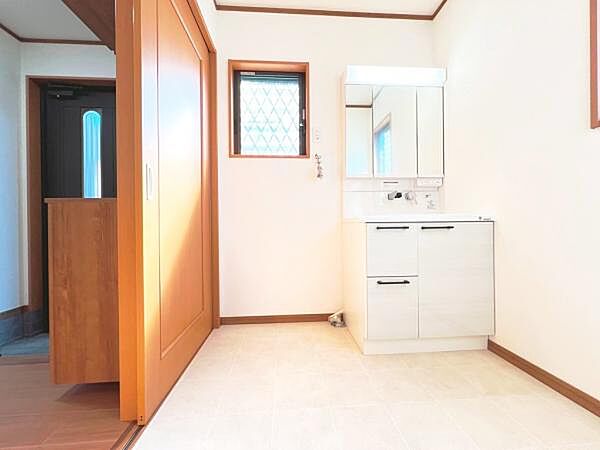 脱衣所は小さなお子様がいるご家庭にも重宝されます。