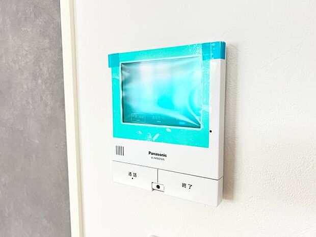 訪問者を確認できるTVモニター付きインターフォンです。
