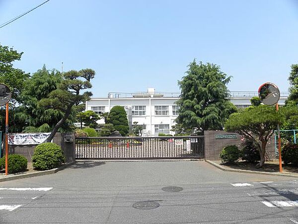 平塚市立大野中学校まで約690m（徒歩9分）