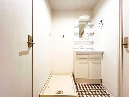 脱衣所は小さなお子様がいるご家庭にも重宝されます。
