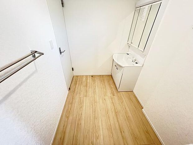 脱衣所は小さなお子様がいるご家庭にも重宝されます。