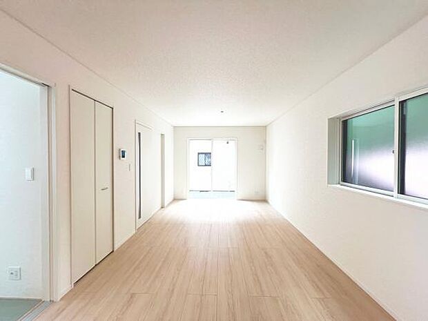 家族団らんの場所としてゆったりと居心地の良いリビングです。