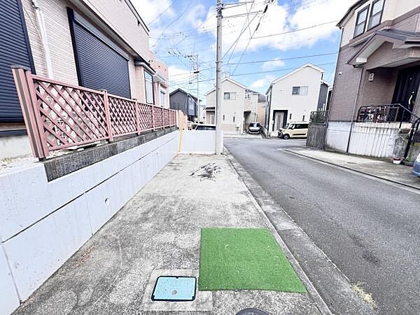 駐車場ももちろん完備しておりますのでお車所有の方にも心強いです。