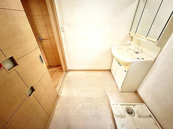 脱衣所は小さなお子様がいるご家庭にも重宝されます。