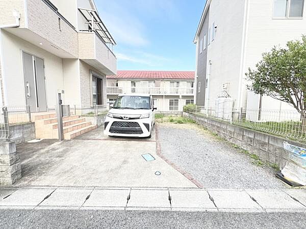 駐車場ももちろん完備しておりますのでお車所有の方にも心強いです。
