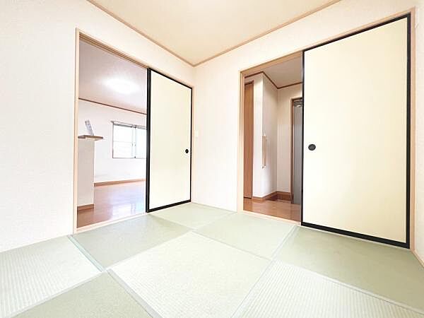 和室スペースです。畳のお部屋は寛げる空間ですね。