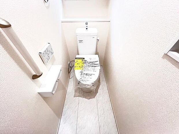 快適に使用できる温水洗浄便座付きトイレです。