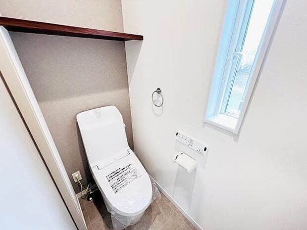 快適に使用できる温水洗浄便座付きトイレです。