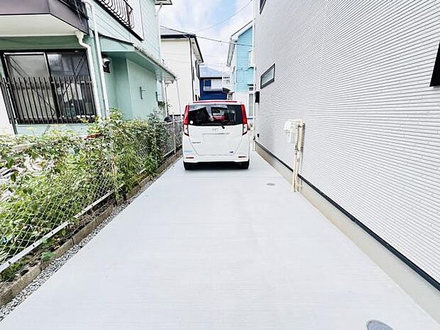 駐車場も完備しておりますのでお車所有の方にも心強いです。