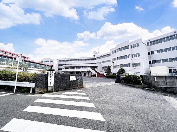 伊勢原市立竹園小学校まで約670m(徒歩9分)