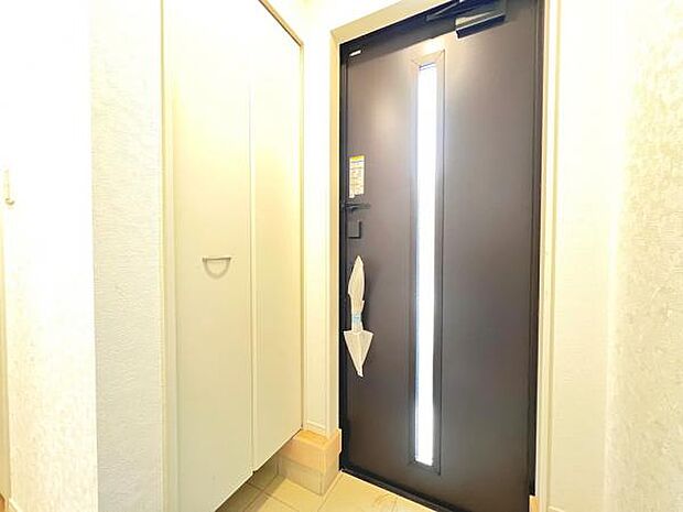 散らかりがちな玄関もスッキリの玄関収納付。