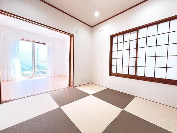 和室スペースです。畳のお部屋は寛げる空間ですね。