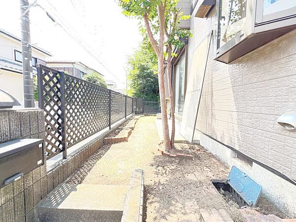 お庭スペースは、ガーデニングやお子様との外遊びなど多彩な用途でお楽しみいただけます。