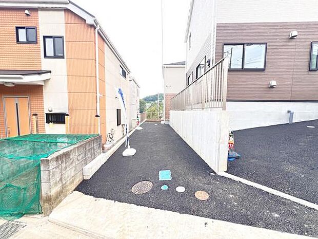 駐車場ももちろん完備しておりますのでお車所有の方にも心強いです。