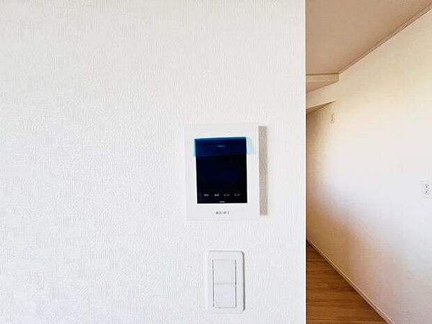 訪問者を確認できるTVモニター付きインターフォンです。
