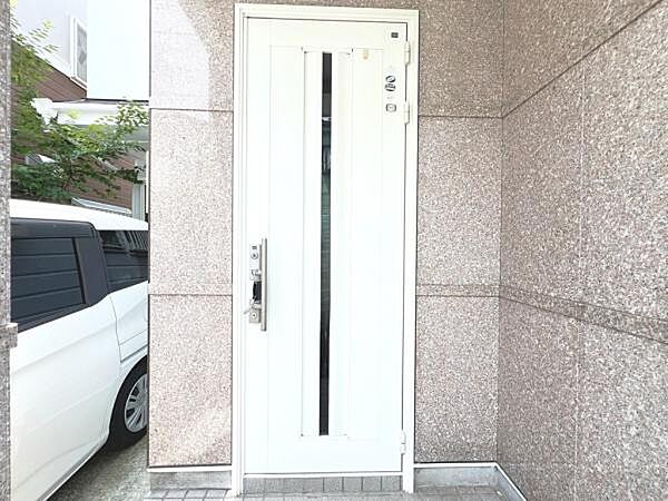 いつも気持ちよくご家族を迎えられる玄関です。