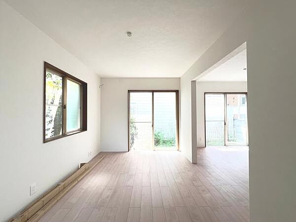 家族団らんの場所としてゆったりと居心地の良いリビングです。