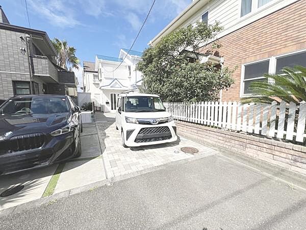 駐車場ももちろん完備しておりますのでお車所有の方にも心強いです。