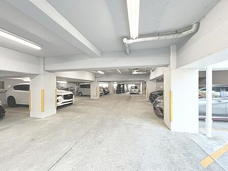 駐車場ももちろん完備しておりますのでお車所有の方にも心強いです。