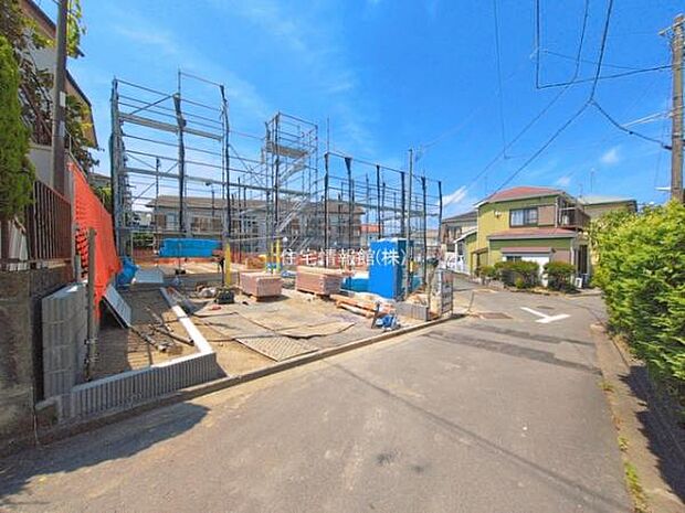 前面道路を含めた現地写真です。