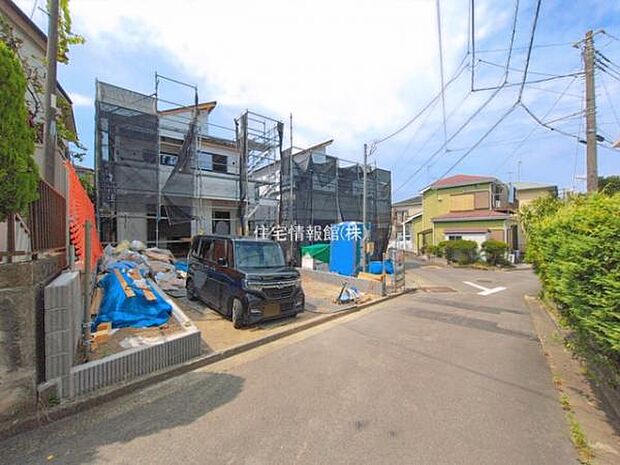 前面道路を含めた現地写真です。