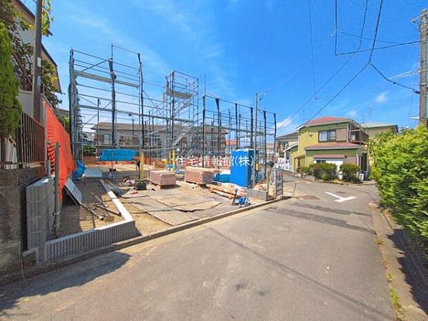 前面道路を含めた現地写真です。