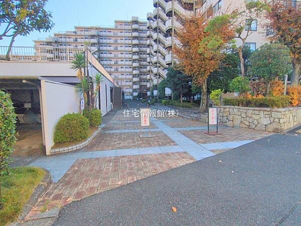 ゆったりとした印象のエントランスです。