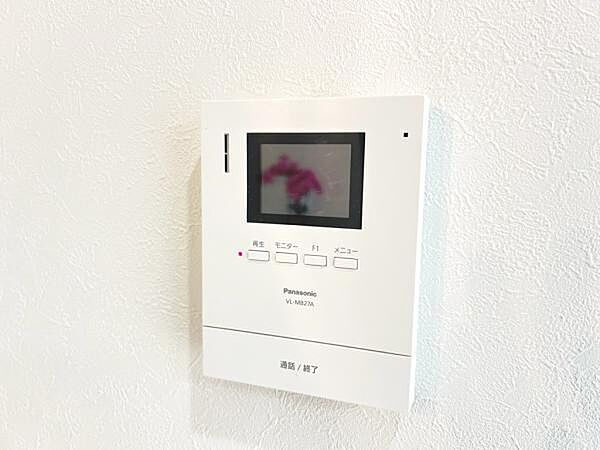 訪問者を確認できるTVモニター付きインターフォンです。