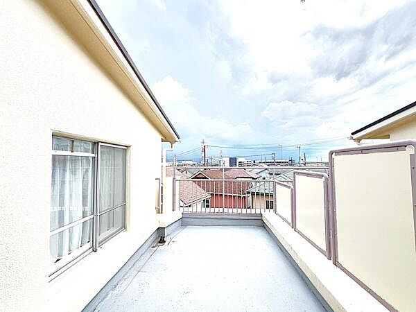 お洗濯ものを気持ち良く太陽の光で干せるのが嬉しいですね。