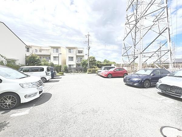 駐車場ももちろん完備しておりますのでお車所有の方にも心強いです。