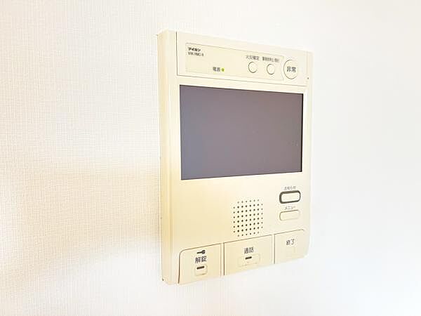 訪問者を確認できるTVモニター付きインターフォンです。