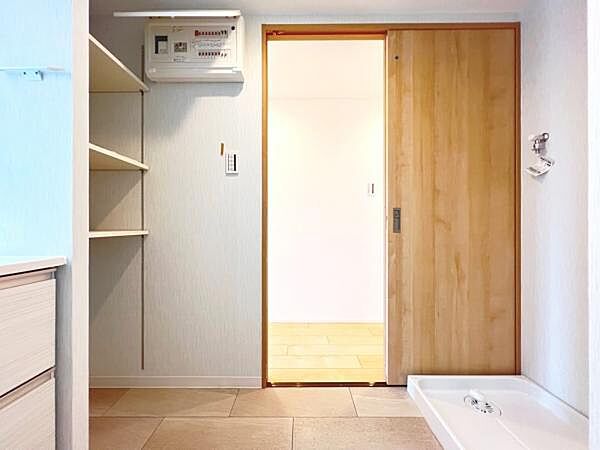 脱衣所は小さなお子様がいるご家庭にも重宝されます。