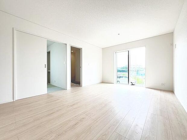 家族団らんの場所としてゆったりと居心地の良いリビングです。