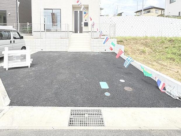 駐車場ももちろん完備しておりますのでお車所有の方にも心強いです。