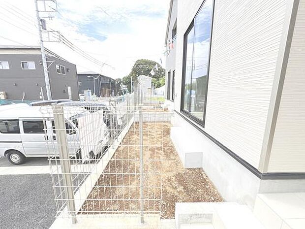 お庭スペースは、ガーデニングやお子様との外遊びなど多彩な用途でお楽しみいただけます。