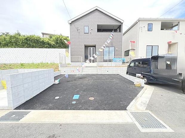 駐車場ももちろん完備しておりますのでお車所有の方にも心強いです。