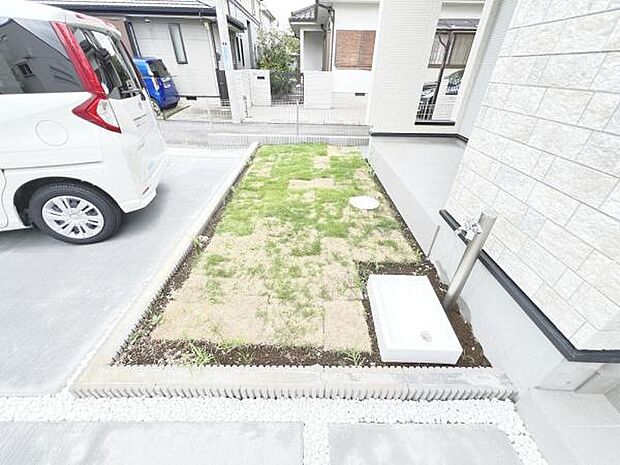 お庭スペースは、ガーデニングやお子様との外遊びなど多彩な用途でお楽しみいただけます。