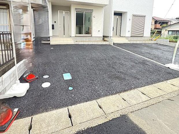 駐車場ももちろん完備しておりますのでお車所有の方にも心強いです。
