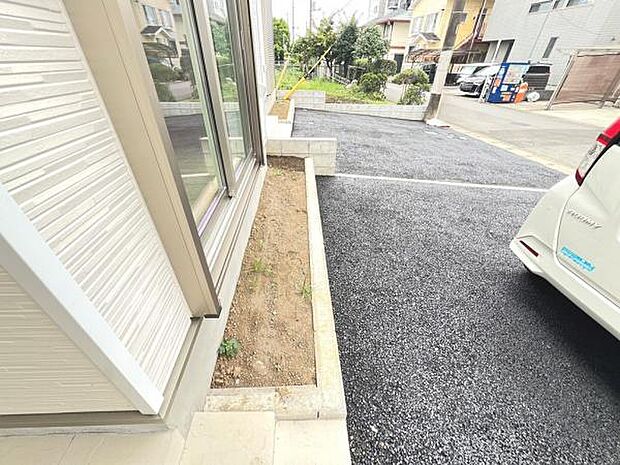 お庭スペースは、ガーデニングやお子様との外遊びなど多彩な用途でお楽しみいただけます。