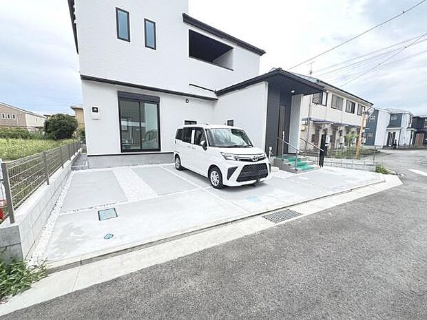 駐車場ももちろん完備しておりますのでお車所有の方にも心強いです。