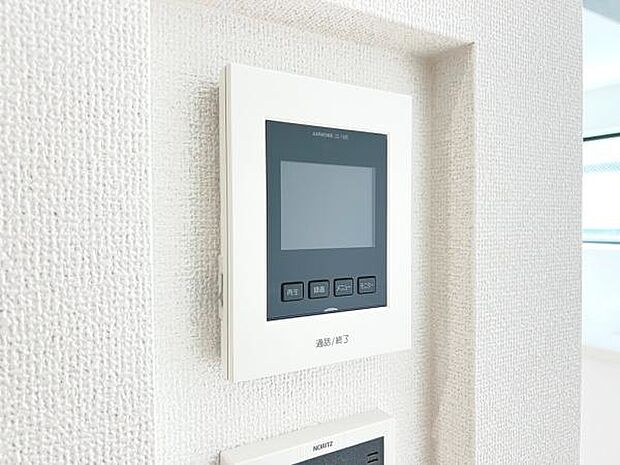訪問者を確認できるTVモニター付きインターフォンです。