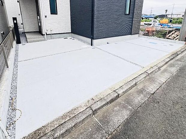 駐車場ももちろん完備しておりますのでお車所有の方にも心強いです。