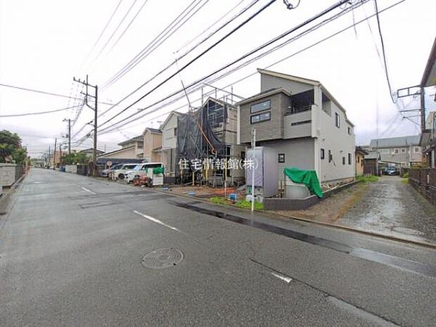 前面道路を含めた現地写真です。
