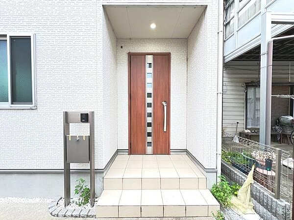 いつも気持ちよくご家族を迎えられる玄関です。