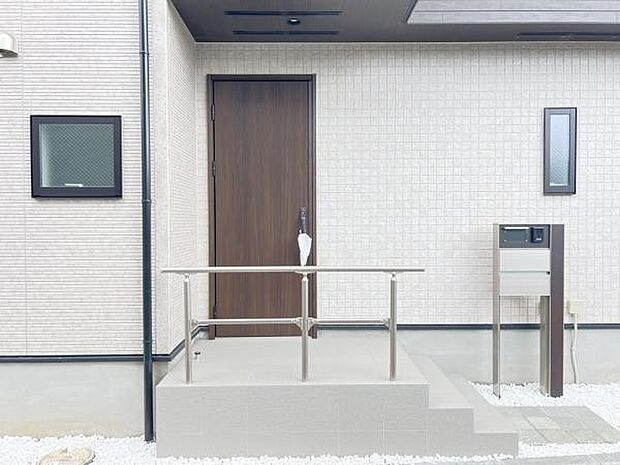 いつも気持ちよくご家族を迎えられる玄関です。