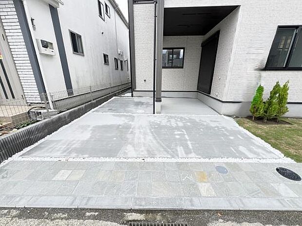 駐車場ももちろん完備しておりますのでお車所有の方にも心強いです。