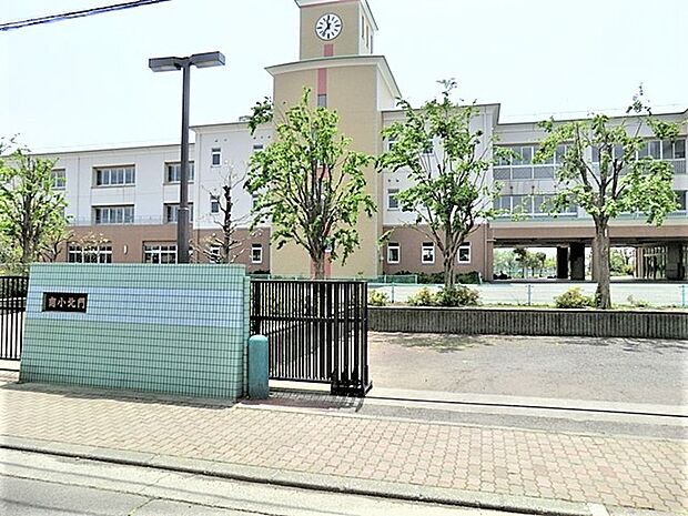 寒川町立南小学校まで約220m(徒歩3分)