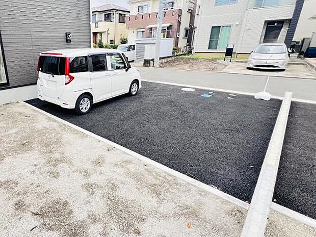 駐車場ももちろん完備しておりますのでお車所有の方にも心強いです。